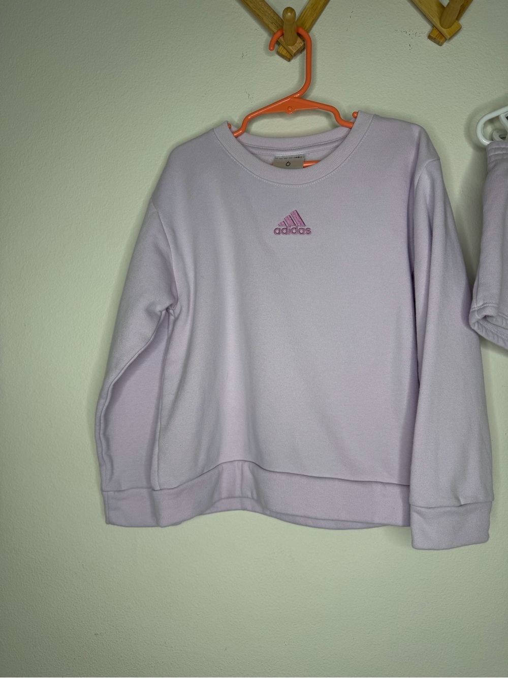 Adidas Lilac Two-Piece Sweatshirt & Shorts Set Girls Size 6 Active Outfit - Picture 4 of 10